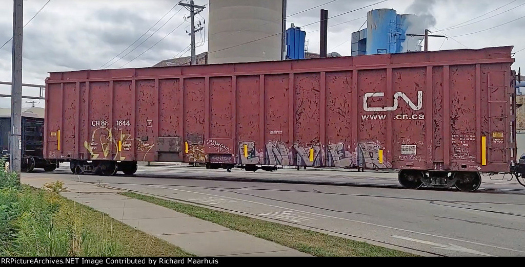 CN 881644